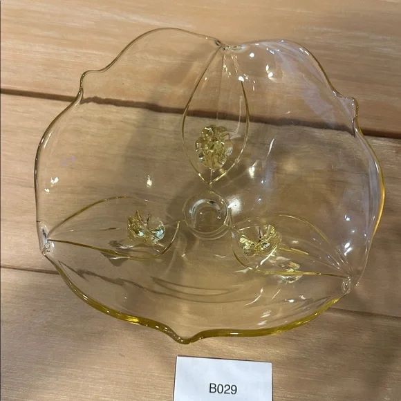Fenton Glass Candy Dish Antique 3-footed bowl light canary yellow - Picture 4 of 5